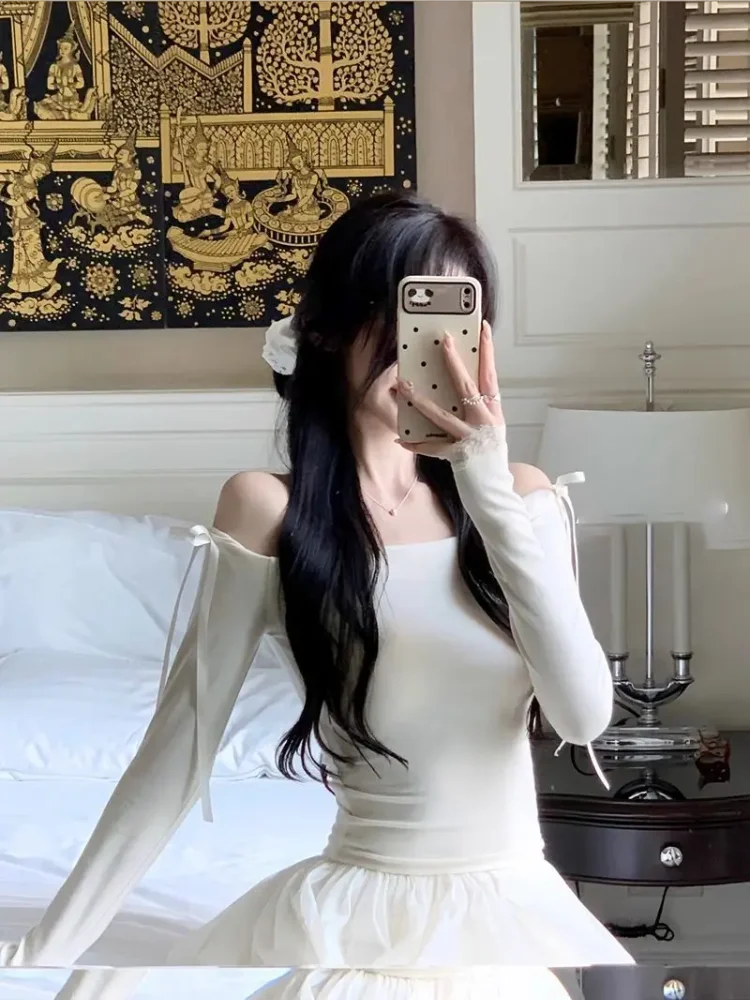 เสื้อยืดแขนยาวคอวีทรงสลิมสไตล์ฝรั่งเศสสำหรับผู้หญิง เรียบง่าย อ่อนโยน ทรงเข้ารูป เสื้อครอปสั้น สไตล์ Y2k สวยงามแบบลำลอง