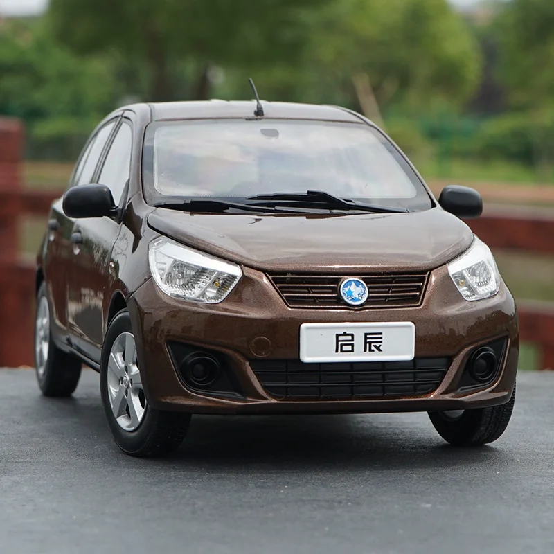 

1:18 Scale Nissan VENUCIA R30 Alloy Car Model Ornaments
