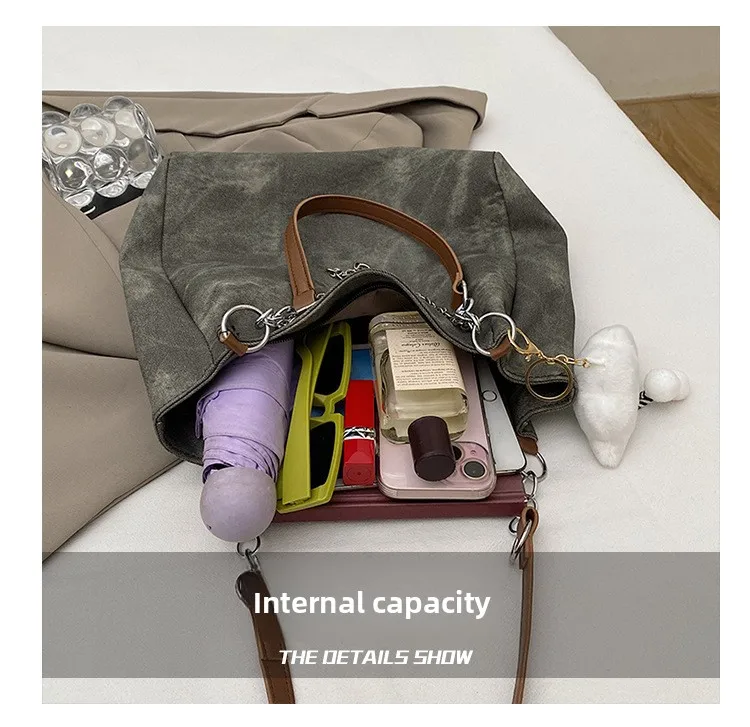 Damen Tie-Dye Denim Schultertasche mit Wolkenanhänger und Perlenkette – Lässige Alltags- und Schultasche für Damen – Detail 2