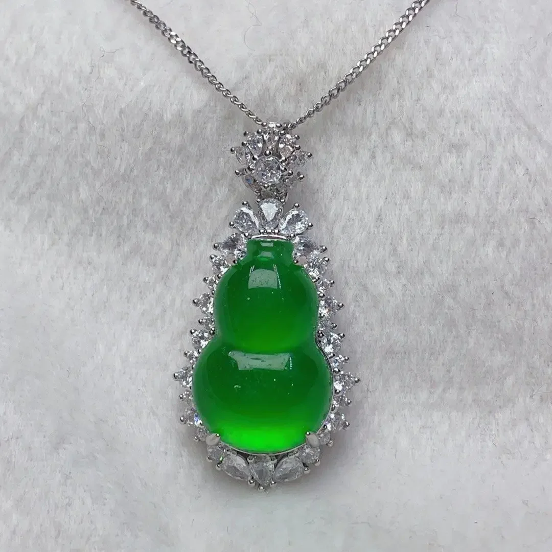 

Internet celebrities with the same old pit jadeite high ice emperor green inlaid gourd pendant light luxury fashion versatile