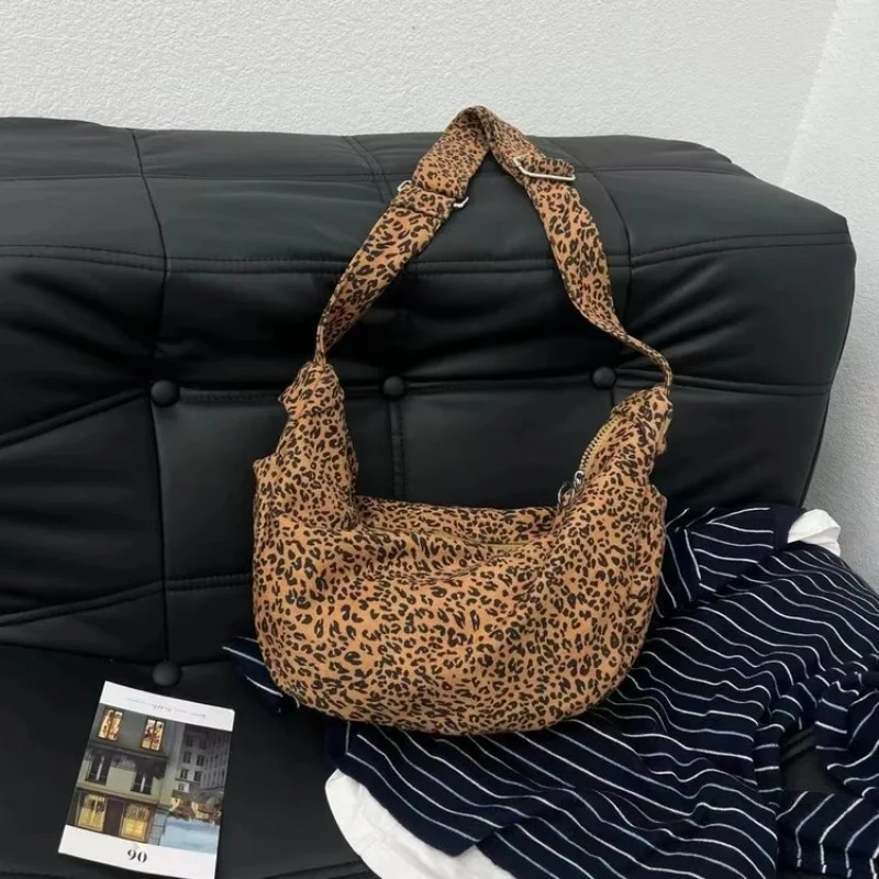 حقيبة يد جلدية مصممة للسيدات، حقيبة يد أنيقة وأنيقة، خيار كروس نسائي أزياء فاخرة