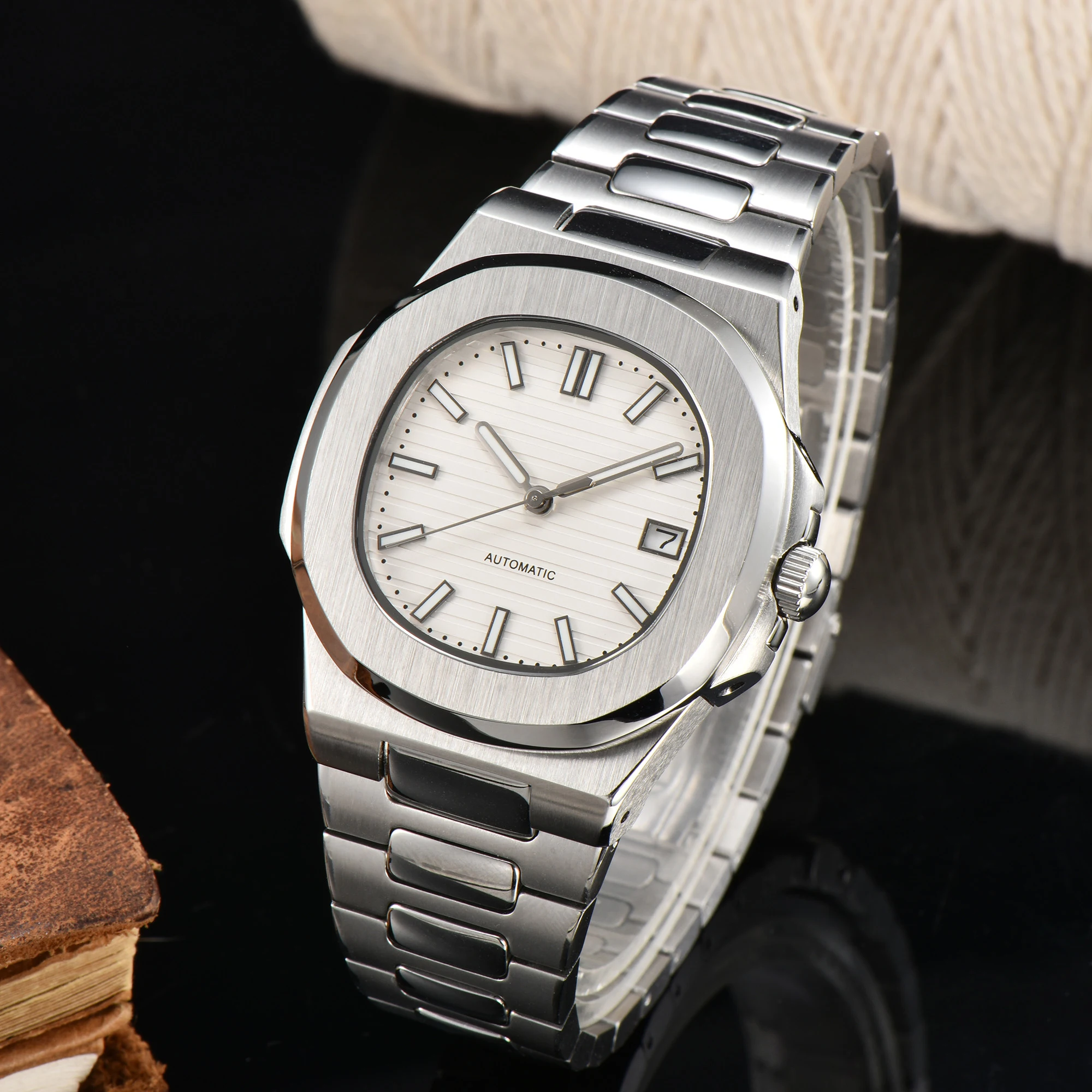 ساعة ميكانيكية أوتوماتيكية بالكامل مقاس 43 ملم مع حركة 8215 - ساعة يد أنيقة وعصرية ومقاومة للماء ومضيئة.