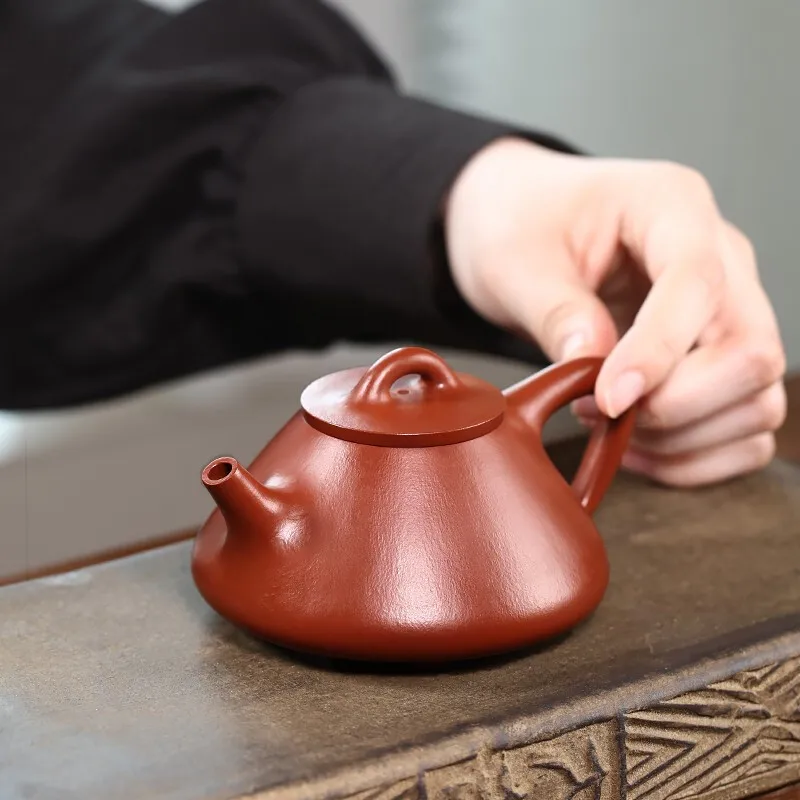 

Zanghutianxia Small Capacity Yixing Purple Clay Pot Handmade Household Teapot Pear Skin Dahongpao Tea Kung Fu Tea Set Ziye Stone