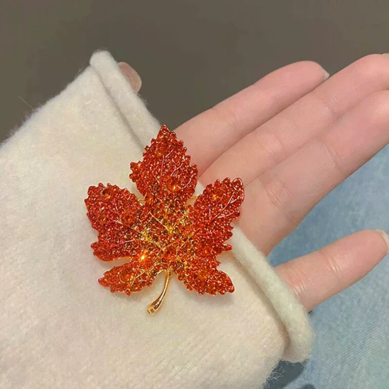 Rhinestone Maple Leaf Brooches For Women Men Fashion Elegant Corsage Festival Party Badge Pin Clothing Jewelry Accessories
