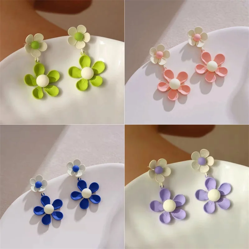 Romantic Klein Blue White Flower Tassel Earrings Sweet Color Blocking Daisy Petal Earrings Women Jewelry Party Holiday Gifts