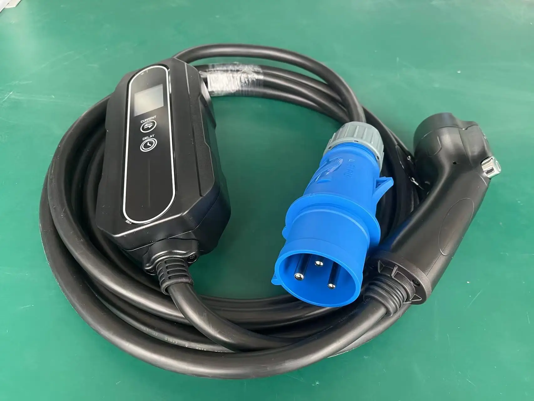 22KW 11KW 7KW Portable Mobile Electric Car EV Charger with Red CEE Plug Type 2 32A 16A  Charging Station