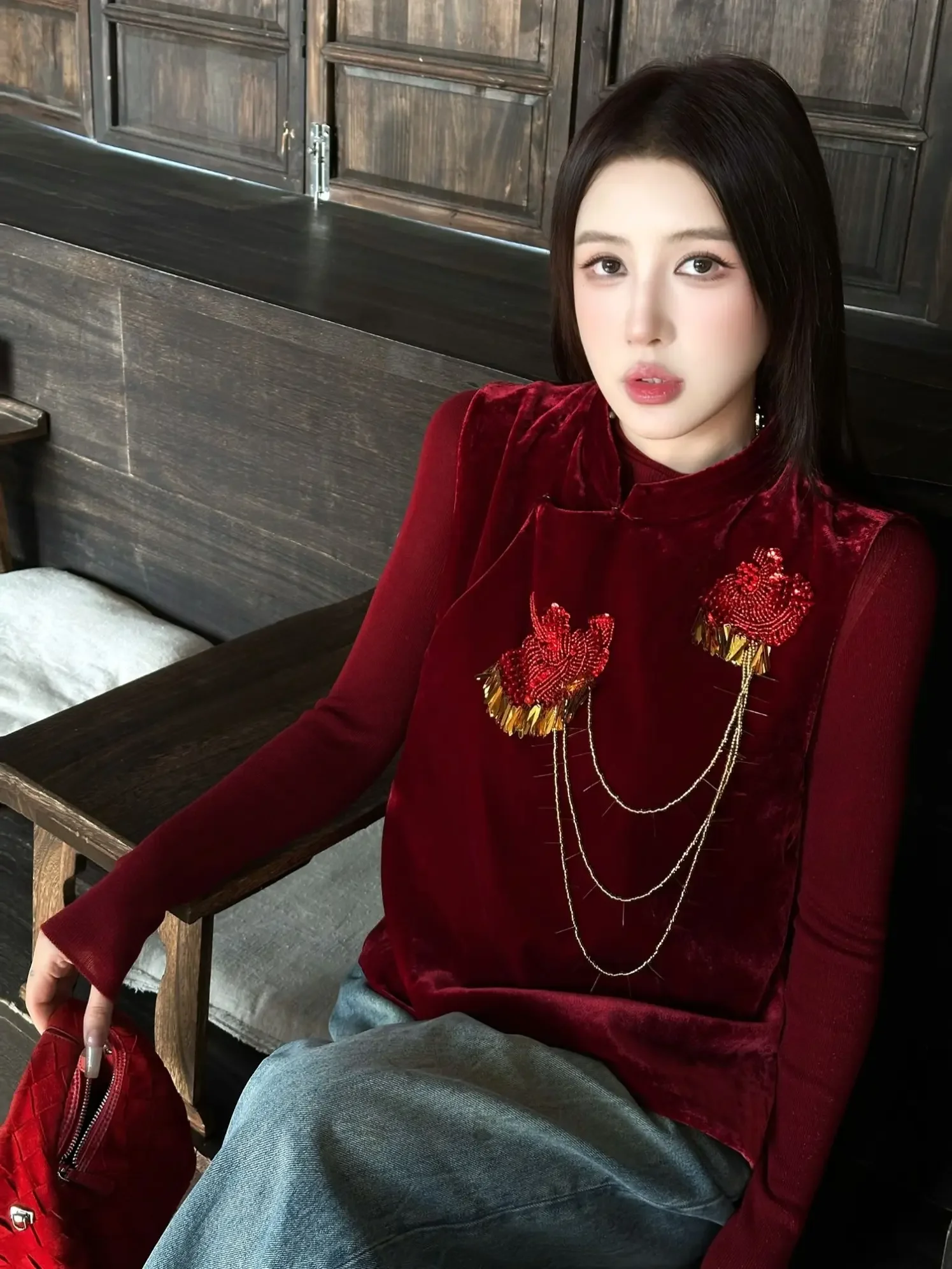 

New Chinese Style Silk Velvet Jacket with Pearl Embellishment And Asymmetrical Hemline Elegantly Designed Women's Vest MJ1020