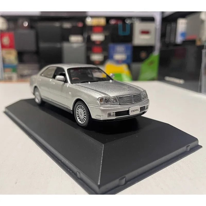 

JC Diecast 1:43 Scale Nissan Cedric Y34 Alloy Car Model Collection Souvenir Display Ornaments Vehicle Toy