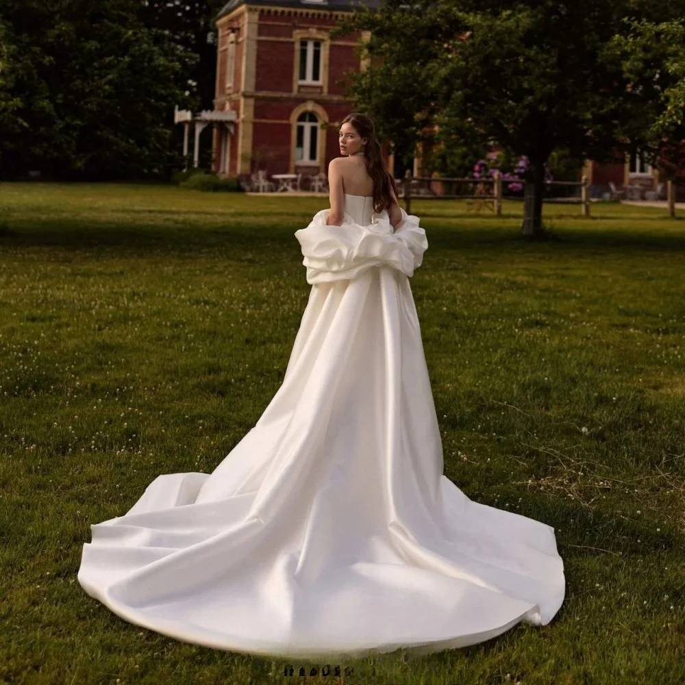 Charming Strapless Satin Wedding Dresses Sleeveless Ruched For Women Ruffle Sweep Train Bridal Gowns Vestidos De Novia