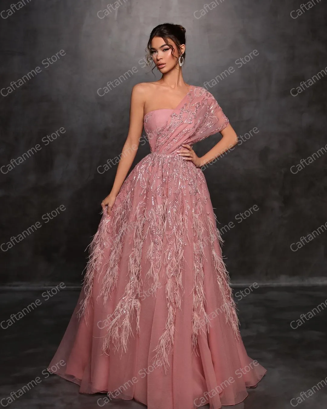 Longue robe de bal en Tulle rose poussiéreux, avec plumes, avec paillettes, épaules obliques, tenue de soirée avec lacets dans le dos