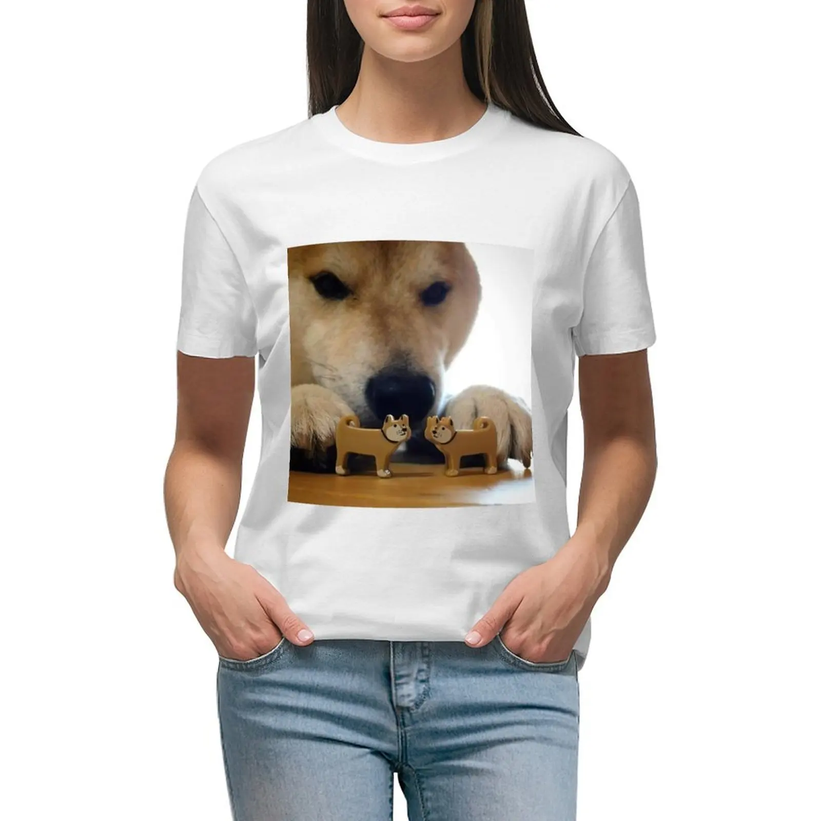 

HD Doge Kiss - Shiba Inu Kissing Cute Meme T-shirt graphics animal print shirt for girls tshirts for Women