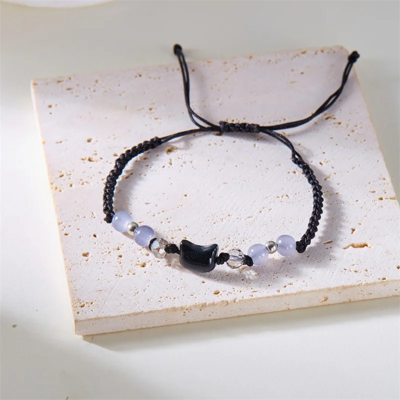 Minimalistisches, süßes, handgeflochtenes schwarzes Armband für Damen mit verträumtem kleinen Katzenanhänger, verstellbarer Glasperlen-Armreif, Schmuckgeschenk – Detail 3