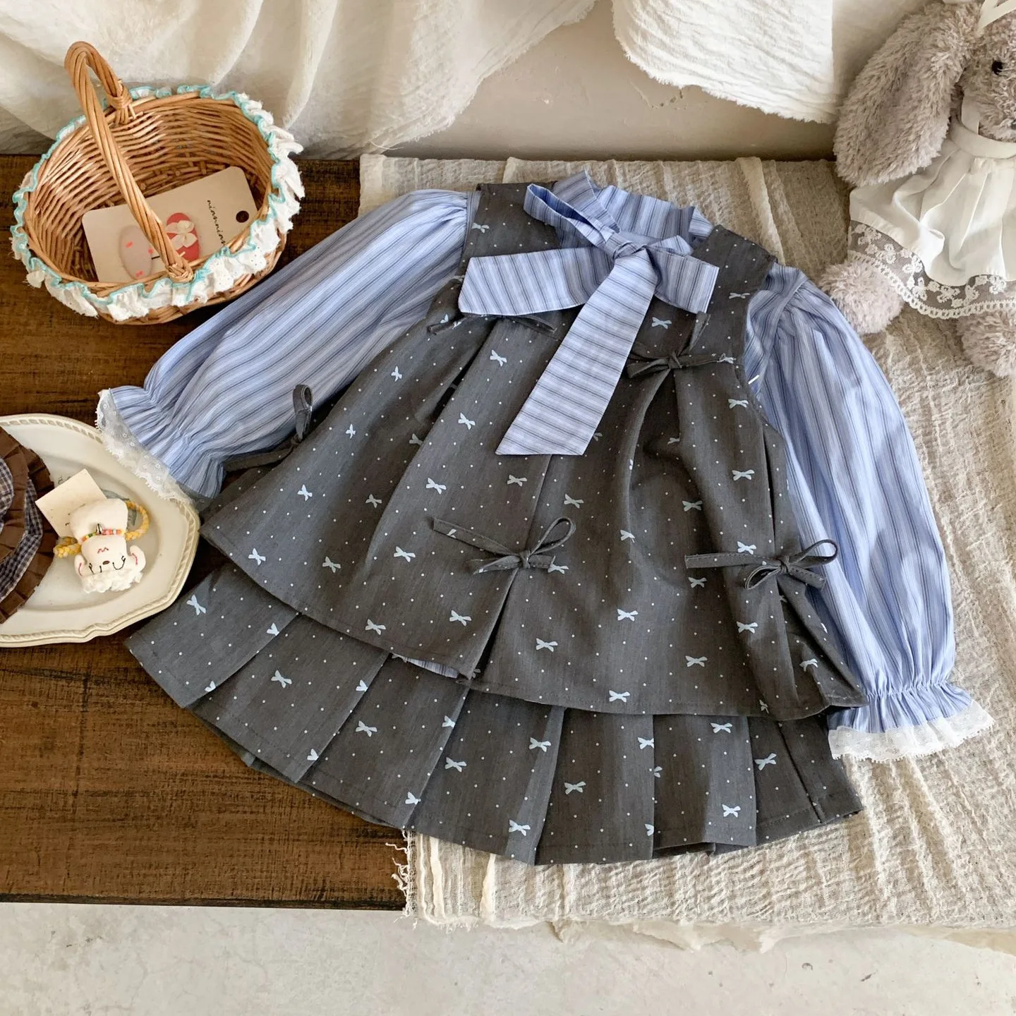 

Girls' suit 2025 autumn new children's sweet striped shirt female treasure foreign style princess bow vest pleated skirt