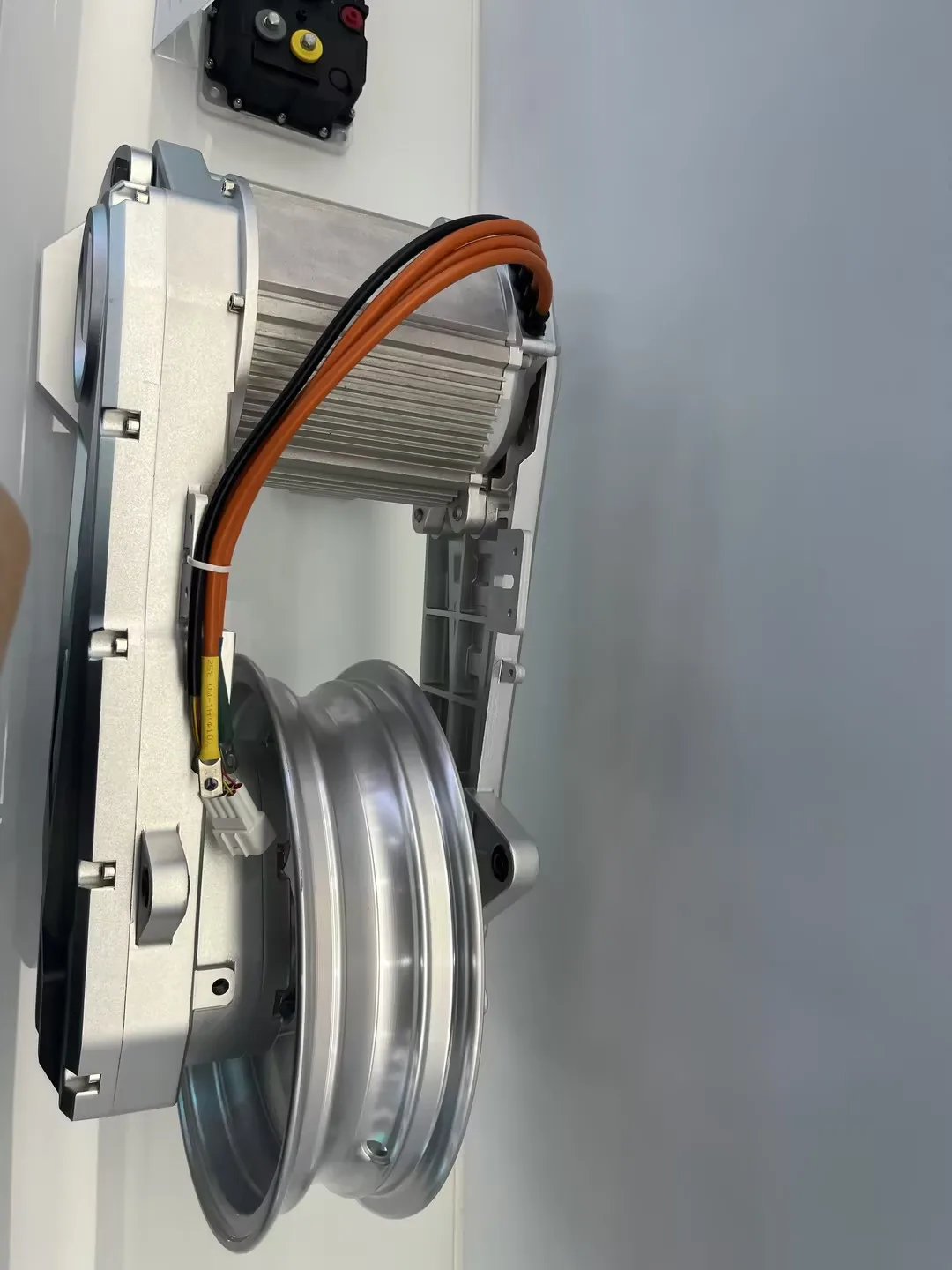 138 4000W Mid Drive Motorcycle Kit With 72v 400A Brushless DC Motor Waterproof Motor Controller