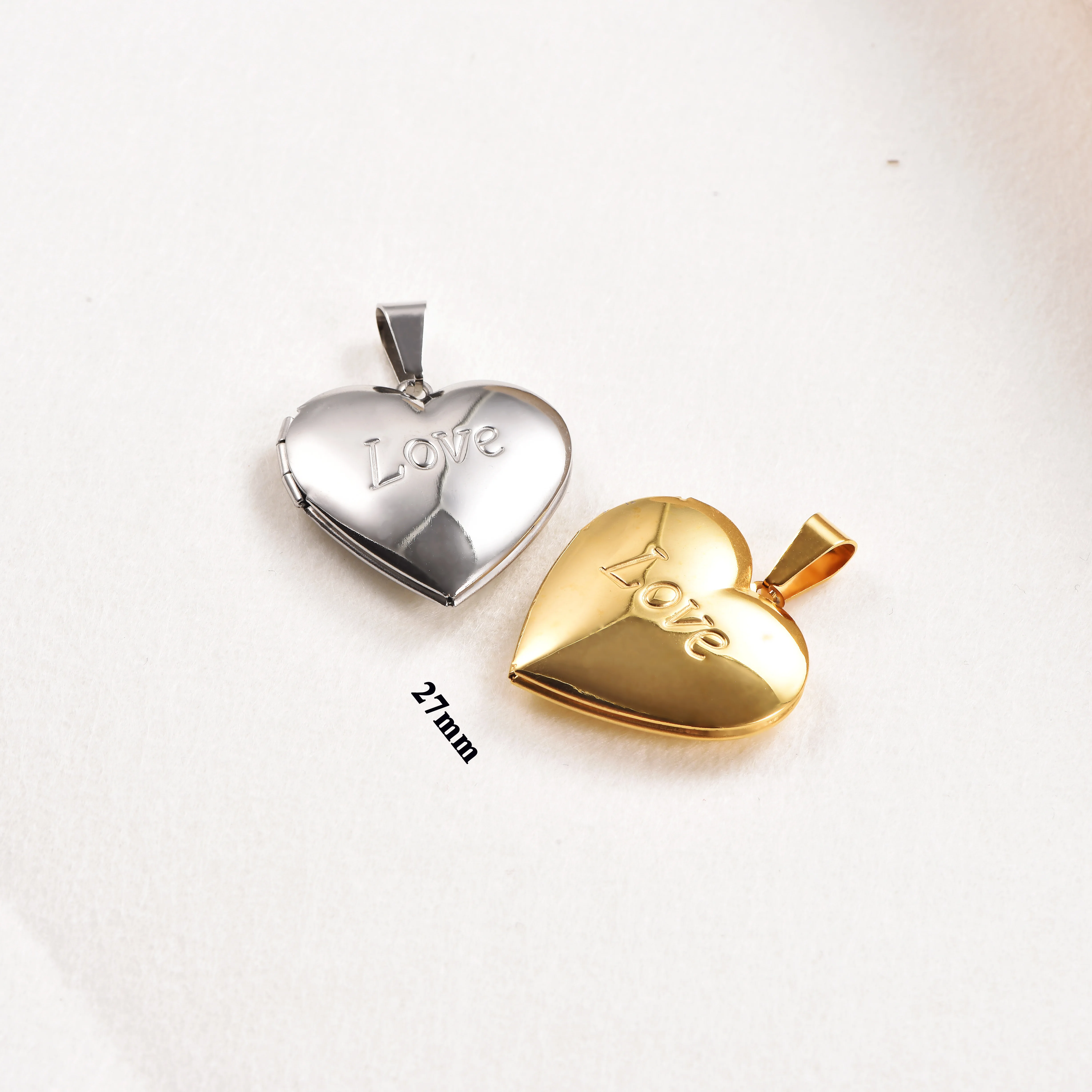 Gravierte Herz-Medaillon-Halskette aus Edelstahl, Fotorahmen-Andenken-Schmuck für Frauen, Valentinstagsgeschenk – Detail 1