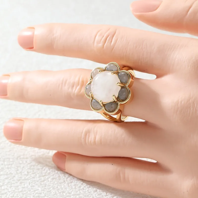 Dazzling Inlaid Grey White Stone Women's Ring Retro Gold Color Geometry Daily Wear Party Jewelry Anniversary Gift