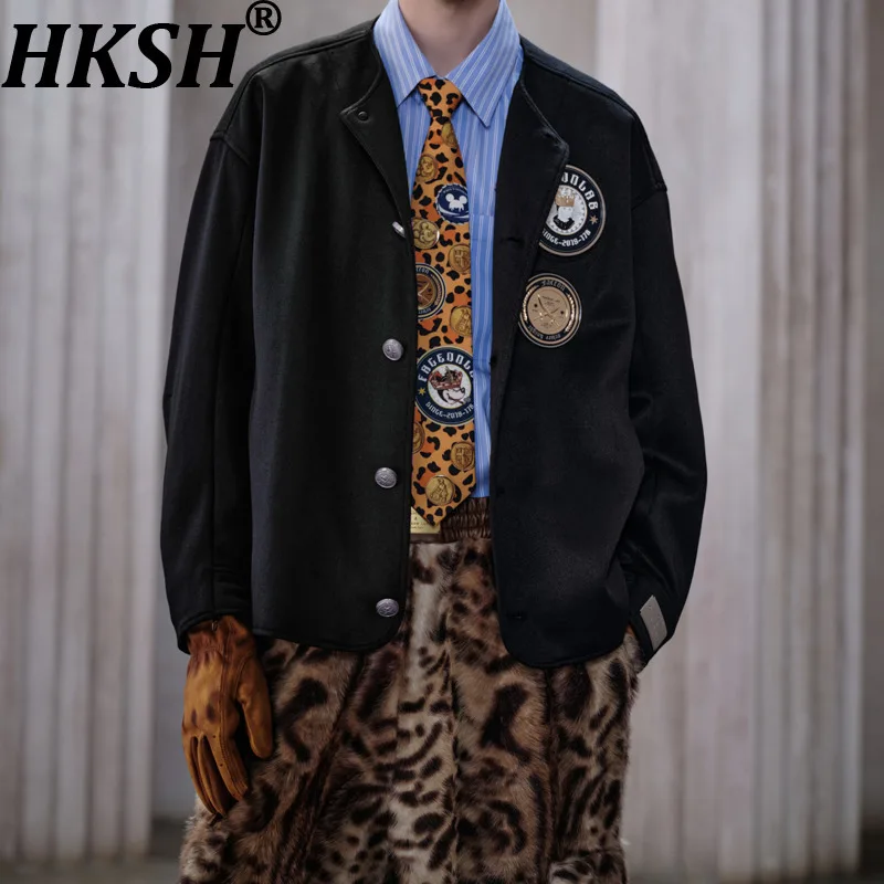 

HKSH Spring Autumn New Men's American Style O-Neck Single Breasted Badge White Jacket Trendy Elegant Fashion Casual Coat HK16537