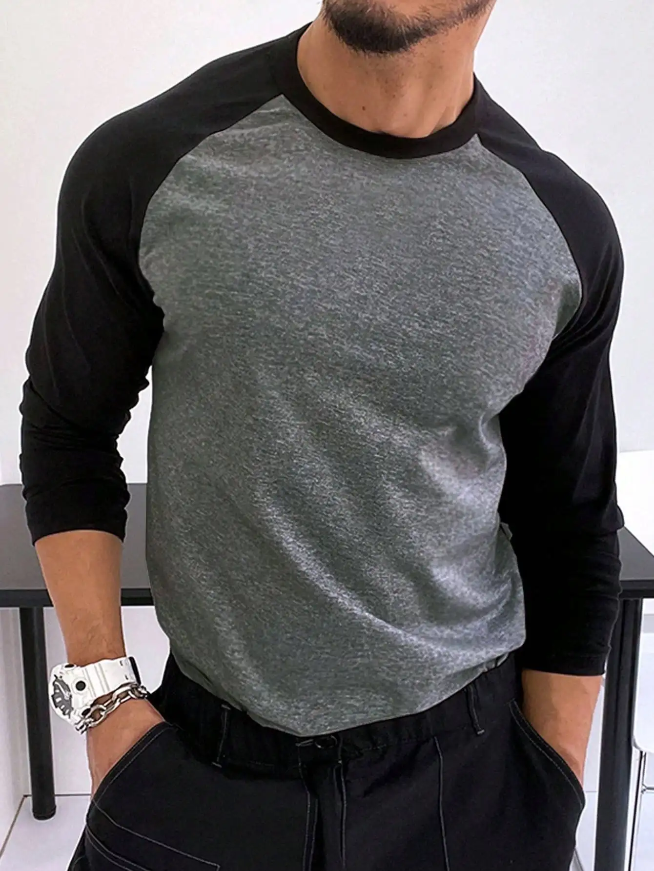 Men's Raglan Long Sleeve T-Shirt with Round Neck, Casual Fit for Fall Season