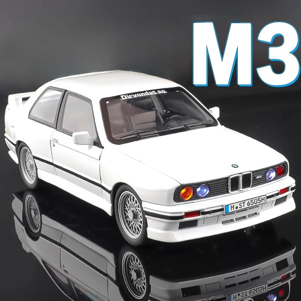 1:24 M3 Vintage Car Model Toys Alloy Diecast Sound Light 4 Doors Opened Pull Back Rubber Tires Simulation Vehicles Child Gifts