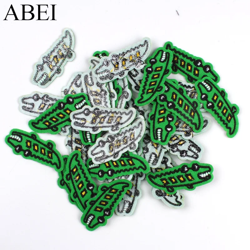 

100pcs/Lot Anime Small Luxury Embroidery Patch Green Crocodile Letter Shirt Bag Hat Dress Clothing Decoration Craft Diy Applique