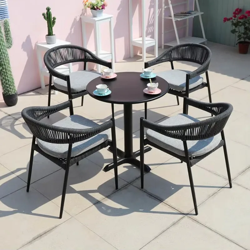 Set da Pranzo Moderno in Alluminio per Esterni con Tavolino e Sedie in Corda per Uso in Magazzino