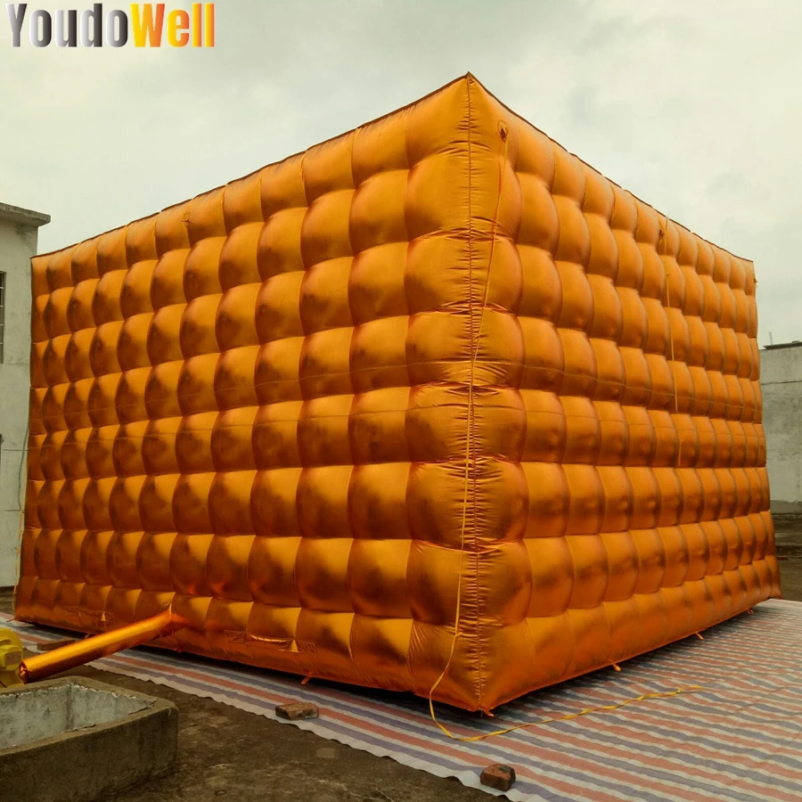 Tente gonflable Gold Air Cube, 4.8m x 4.8m x 3.2m, utilisation en extérieur, miel, salle d'exposition finie, événements de fête