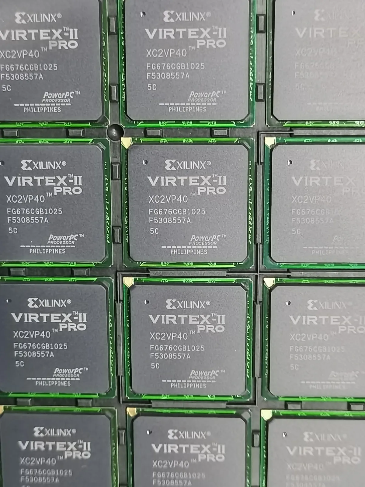 

1 ~ 10 шт./лот XC2VP40-5FG676C XC2VP40-5FG676I XC2VP40-5FGG676C BGA-676 100% новый оригинал.