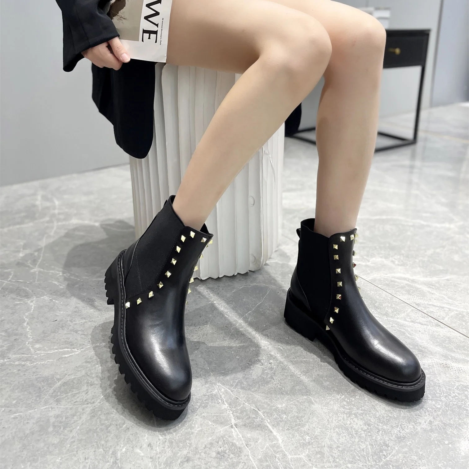 

Rivet Leather Short Boots Black Ankle High Botas Mujer Invierno Fall Round Toe Women Shoes Fashion Patchwork Botte Femme