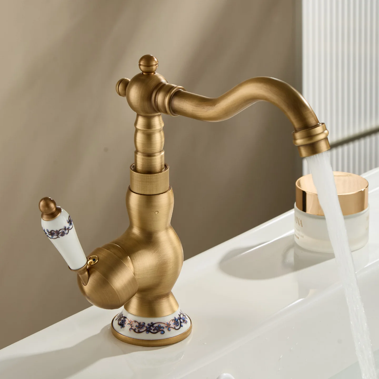 

Art Carved Basin Faucet Hot Cold Bathroom Sink Mixer Brass Single Lever Lavatory Tap Rotation Decked Antique Brozen