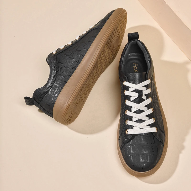 

Handmade Men's Street Fashion Skateboarding Shoes, Soft Cowhide Leather with Street Trendy Design, Comfortable Casual Sneakers