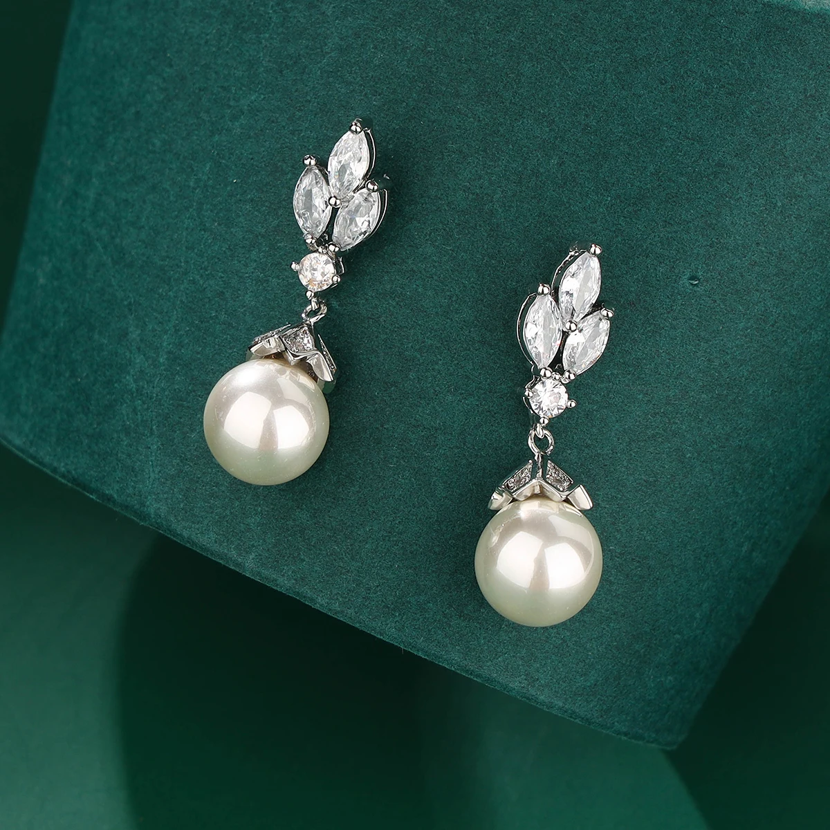 Fashion imitation pearl earrings with cubic zirconia elegant female wedding earrings