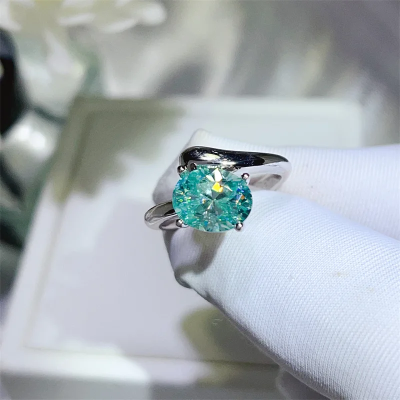 

Green & Brightening Green Diamond Oval Ring For Women 2ct Moissanite PT950 Platinum | Fresh green, complements skin tone