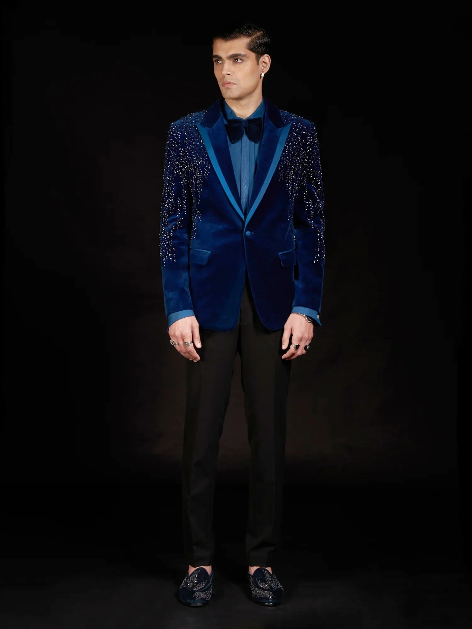 

Vintage Velvet Men's Suit For Wedding Single Breasted Groom Wear Peaked Lapel Tuxedos Business 2 Pcs Jacket Pants Custom Made