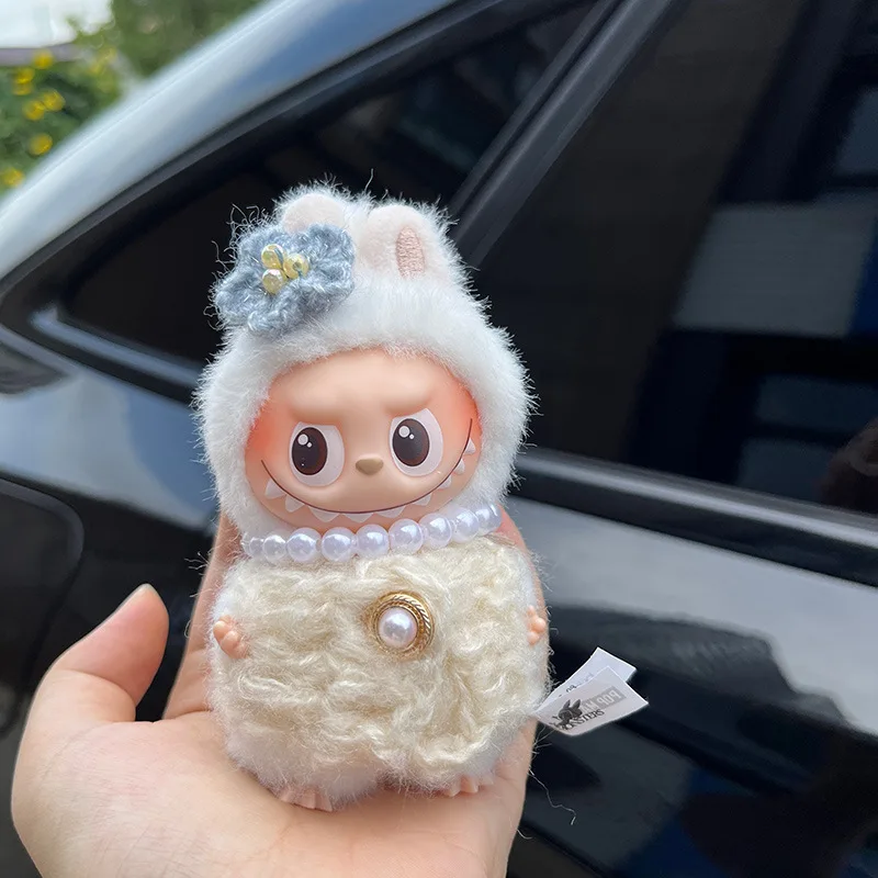 ل Labubu 4.0 دبوس للحب الملابس عبق الرياح الصوف سترة اللؤلؤ قلادة مجموعة Labubu V4 الملابس دمية صغيرة مجموعة الموضة