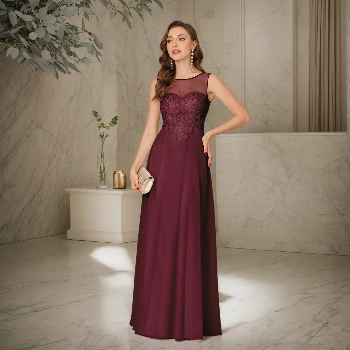 

Бордовые шифоновые вечерние платья с прозрачными бретелями и круглым вырезом с открытой спиной, платье подружки невесты трапециевидной формы, расшитые бисером, кружевные аппликации, платья для выпускного вечера