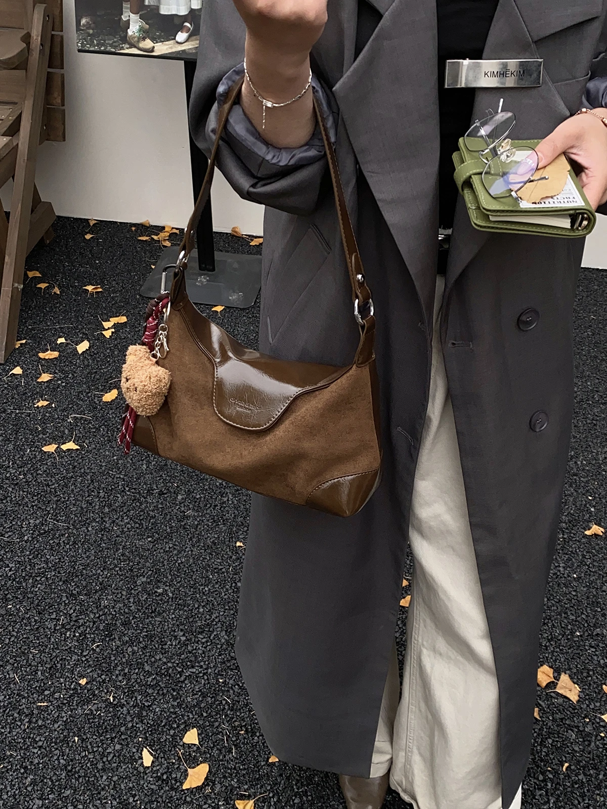 

Коричневая замшевая женская сумка через плечо, повседневная простая сумка с магнитной застежкой, мягкая квадратная сумка для хранения в стиле апей для ежедневного использования