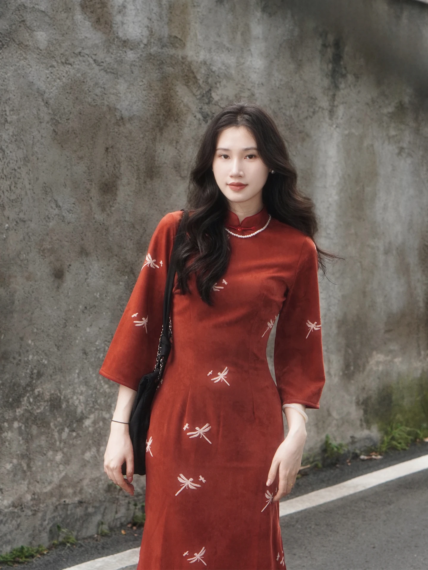 

Красное женское платье-ципао с рукавом три четверти, весеннее, в национальном стиле, для повседневной носки, длинное, модное, в китайском стиле