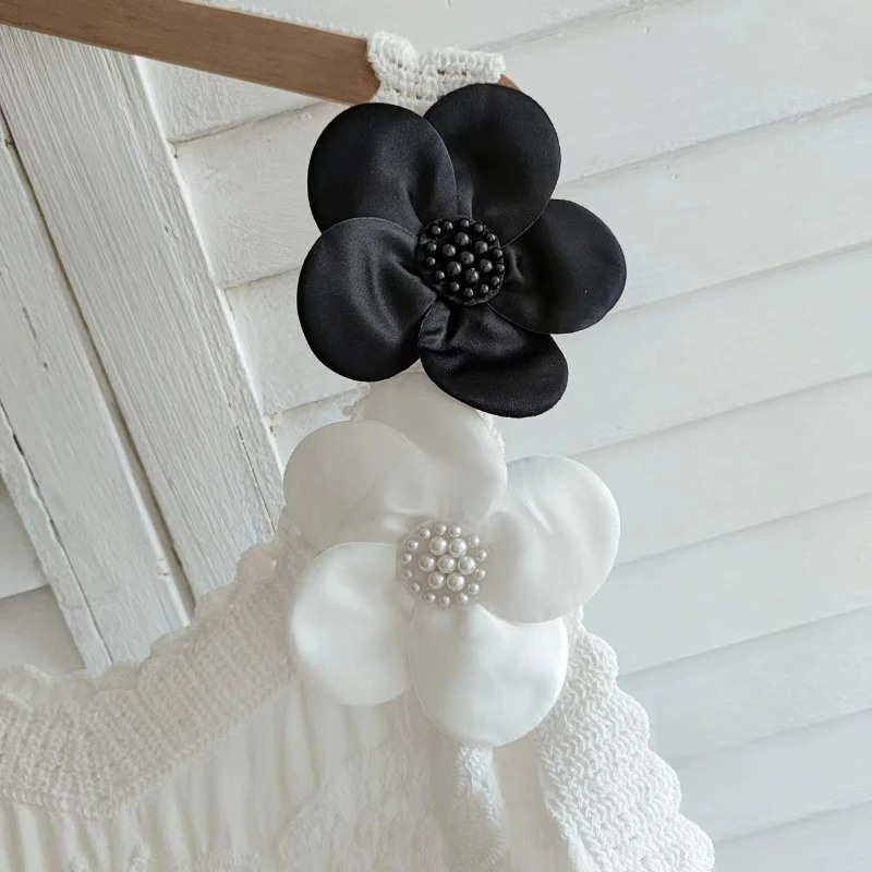 Black and White Flower Pearl Patch Brooch Handmade Dramatic Repair Tear Hole Pin for Sweater Premium Quality Casual Daily Wear
