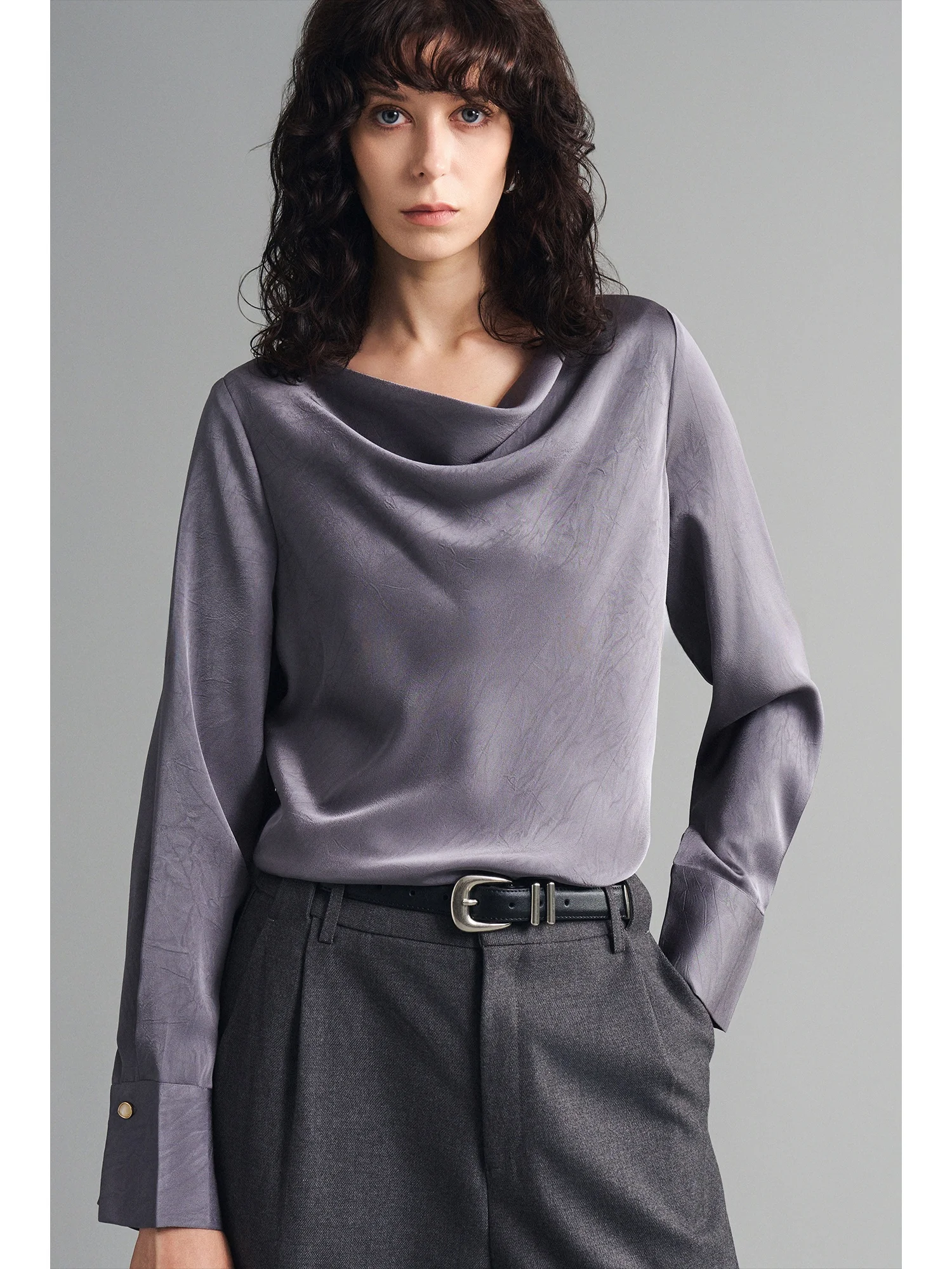 

Ele Long Sve Свободные женские волосы Irt USEEN из атласной смеси с драпировкой и воротником из полиэстера, устойчивое к деформации