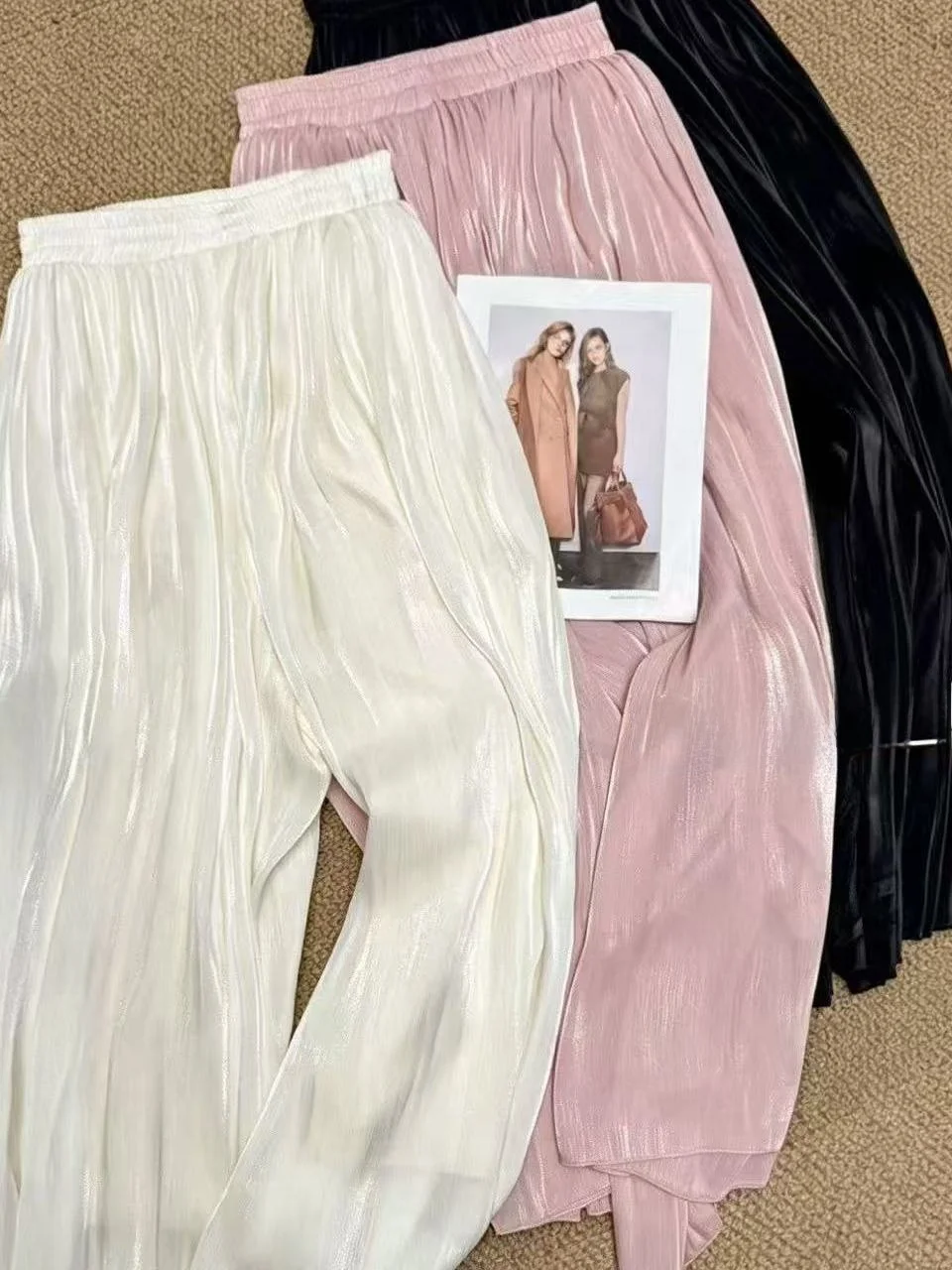 

Textured Satin Ice Silk Pleated Wide Leg Pants Summer 2026 Loose Waist Cool Pants Women's Loose Fit Casual Trousers