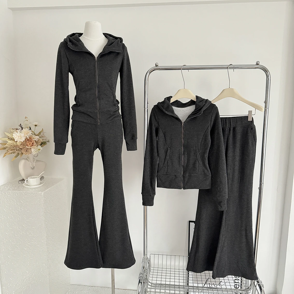 

Women's Spring Autumn Solid Color Two Pieces Sporty Pants Set Lady Hooded Long Sleeve Slim Zip Up Hoodie + Flare Long Pants