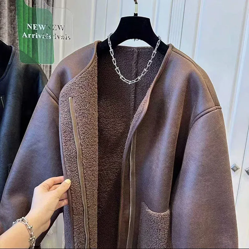 سترة قصيرة متكاملة برقبة دائرية من الجلد والفراء لعام 2026 للنساء في الخريف والشتاء بتصميم فضفاض #6