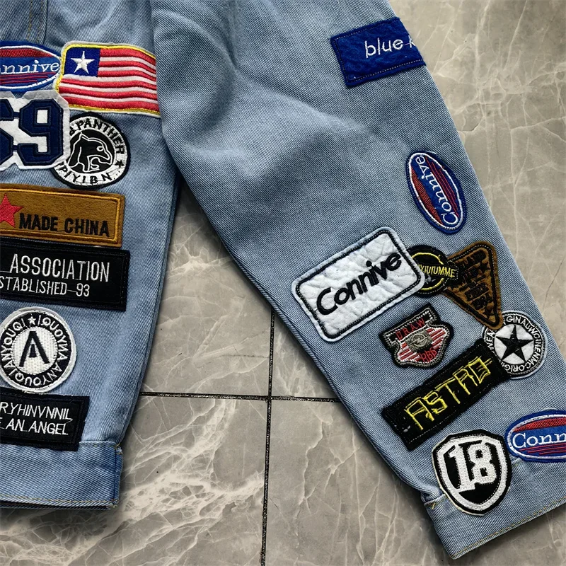 Frühling und Herbst Neue Herren-Jeansjacken mit Stickerei Y2K Trendige und Stilvolle Slim-Fit-Jeansjacke mit Abzeichen – Detail 5