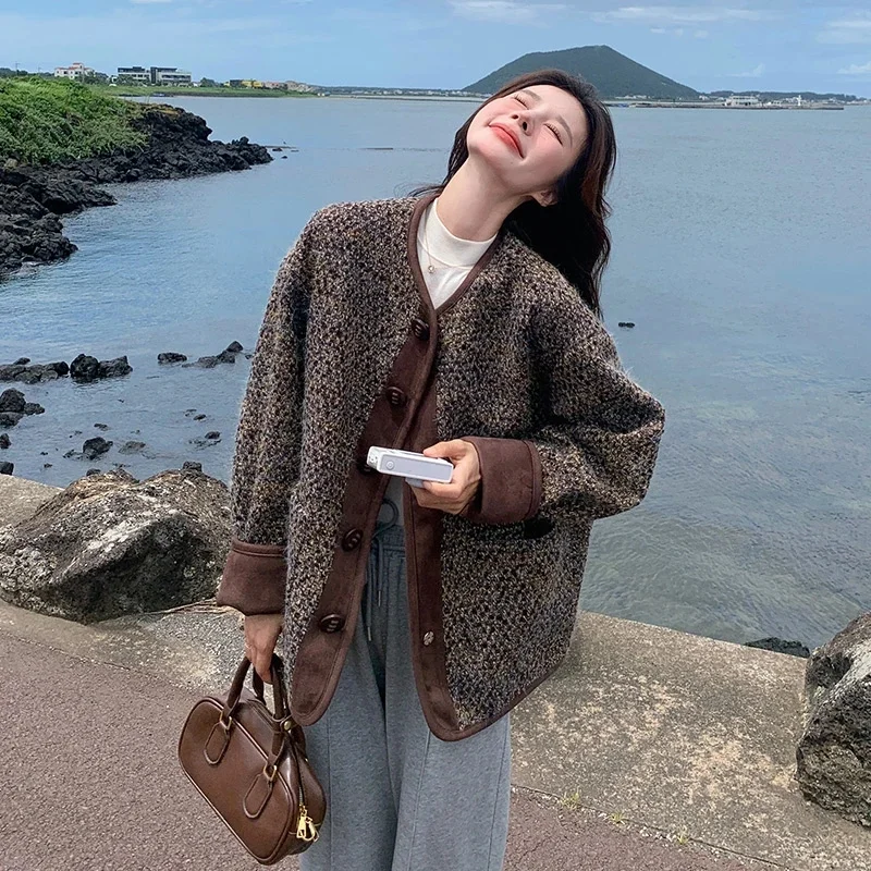 Coffee Colored Small Fragrant Style Jacket for Women in Winter 2025 New Korean Version Loose fit Slimming Thick Warm Short Top
