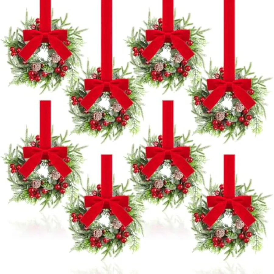 

Миниатюрный рождественский венок для кухонного шкафа, маленькие новогодние украшения, искусственная гирлянда из норфолкской сосны с ягодами и эффектом снега