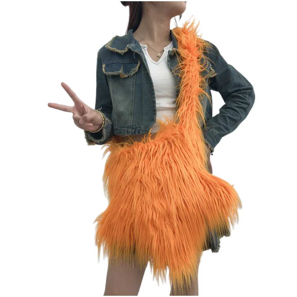 Mulheres Bolsa Star Shape Fluffy 2022 Outono Inverno Street Style Bolsa de Ombro Pures e Bolsa Crossbody Furry Fur Girls Bag