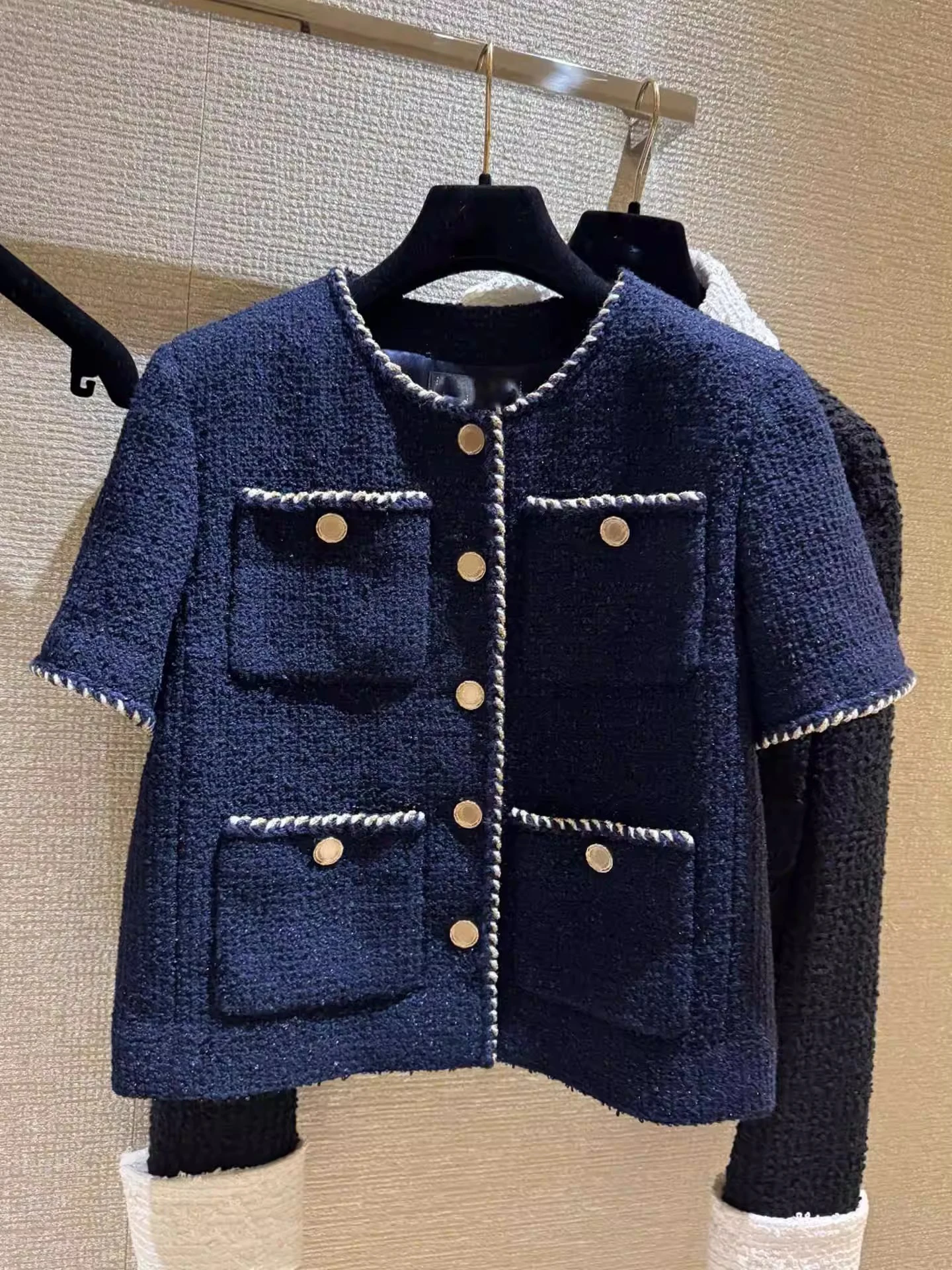 

Elegant Short Sleeve Outerwear Women's 2026 New Lightweight Luxury Retro Tweed Vest Top Fashionable Versatile Buttoned Polyes...