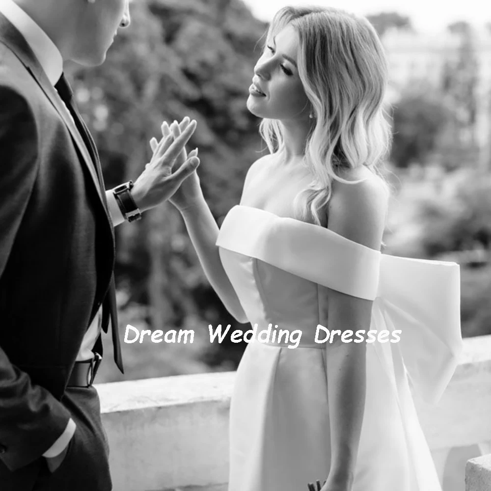 DREAM Dostosowane eleganckie krótkie mini satynowe suknie ślubne Off The Shoulder bez pleców suknia ślubna powyżej kolan suknia dla panny młodej