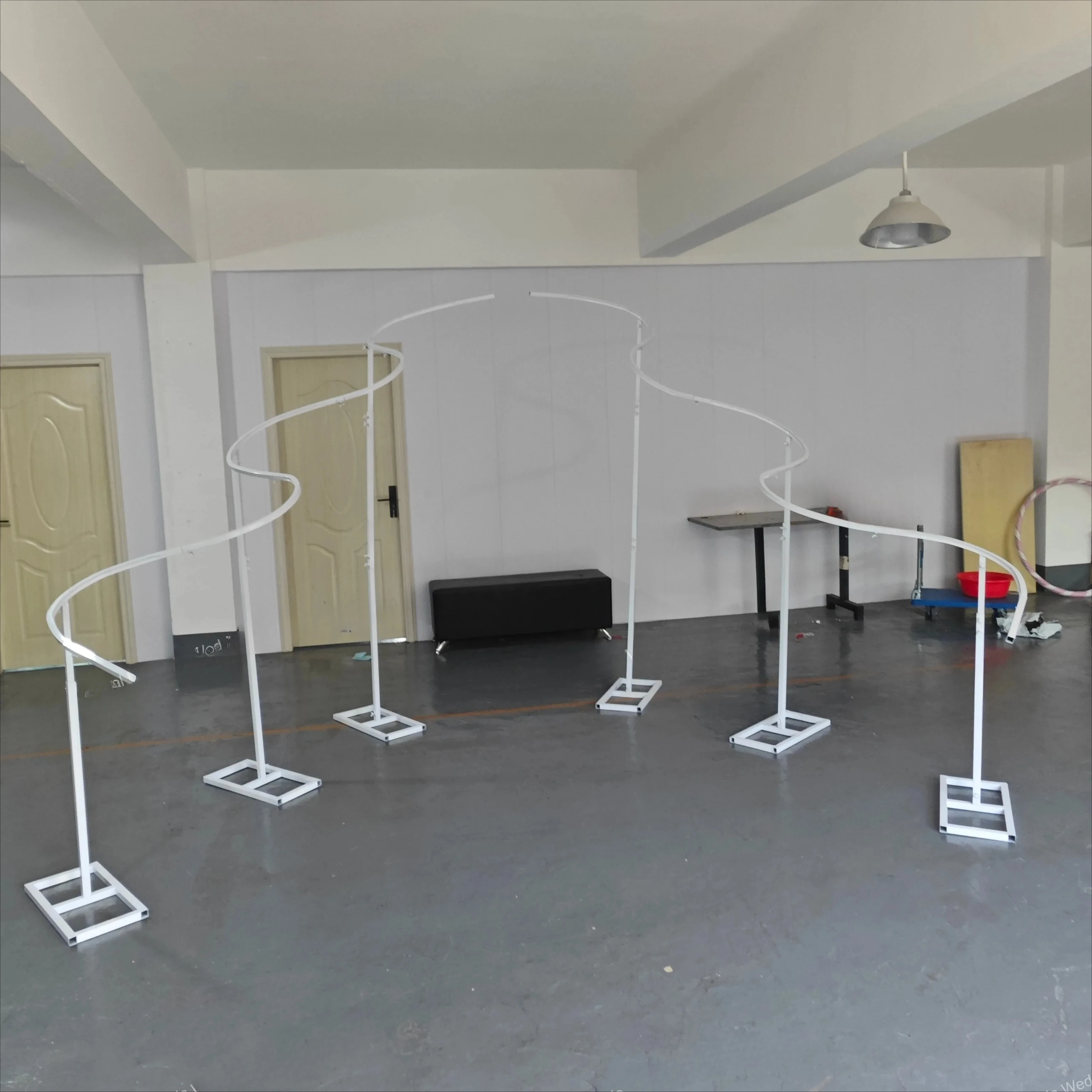 2 Stück Luxuriöser Wellenförmiger Höhenverstellbarer Rahmen-Bogen-Hintergrund für Outdoor-Partys, Events, Hochzeiten, Anpassbare Requisiten – Detail 6