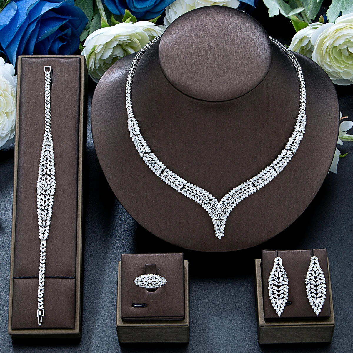 

4-piece bridal zircon jewelry set, suitable for women's parties, luxurious Dubai Nigeria CZ crystal wedding jewelry set